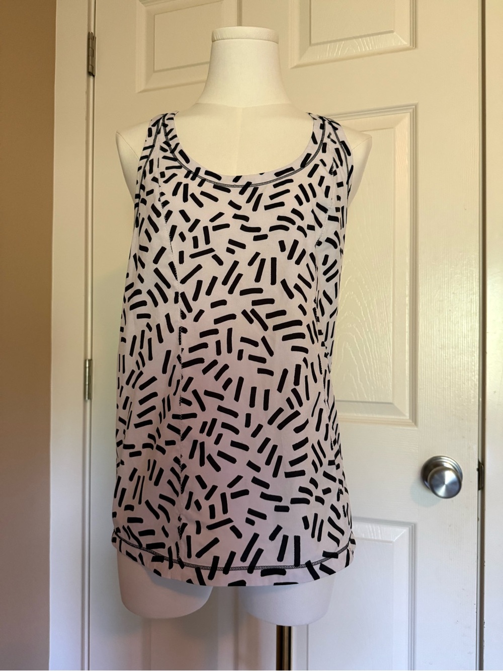 Lululemon Black Sprinkle Print Scoop Neck Singlet Racerback
